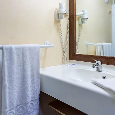 Fasthotel מלון